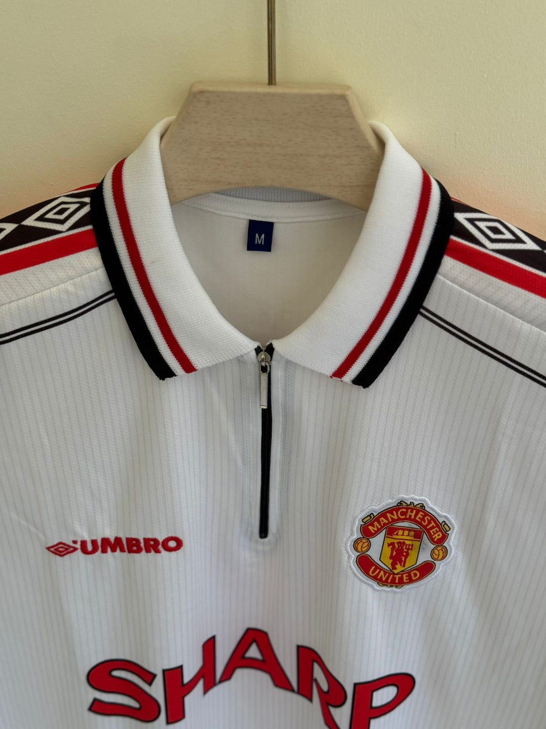 Manchester United Away Full Sleeve Retro Jersey 1997/99 – Beckham #7 Edition
