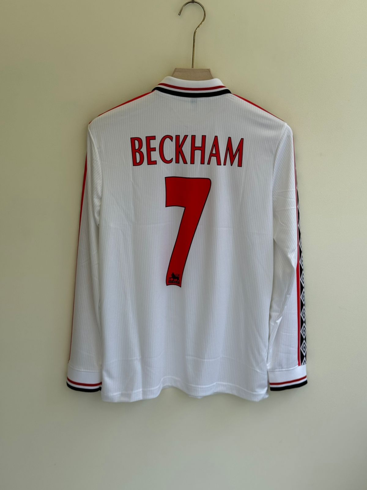 Manchester United Away Full Sleeve Retro Jersey 1997/99 – Beckham #7 Edition
