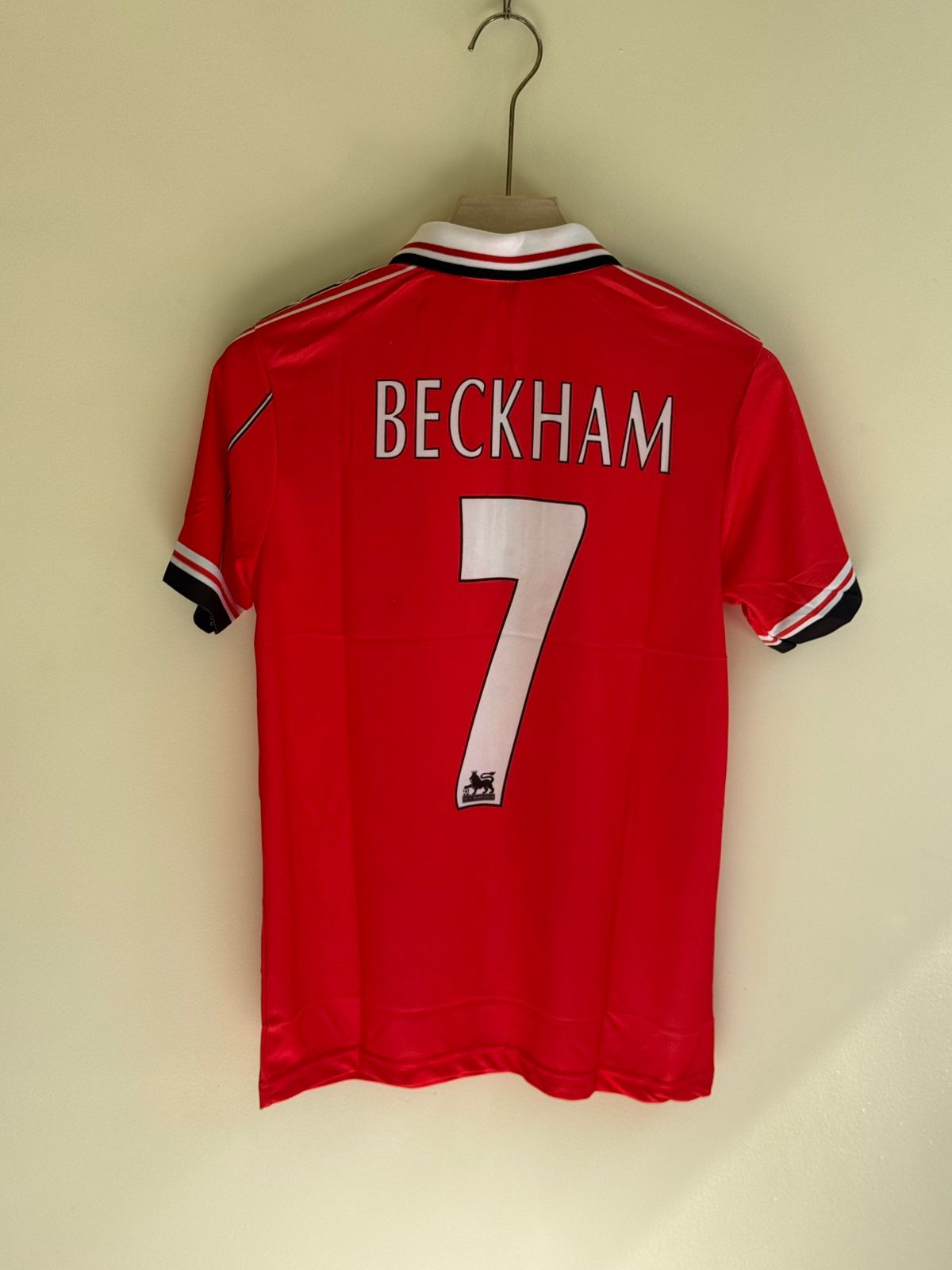 Manchester United Retro Home Jersey 1998/99 – Beckham #7 Edition